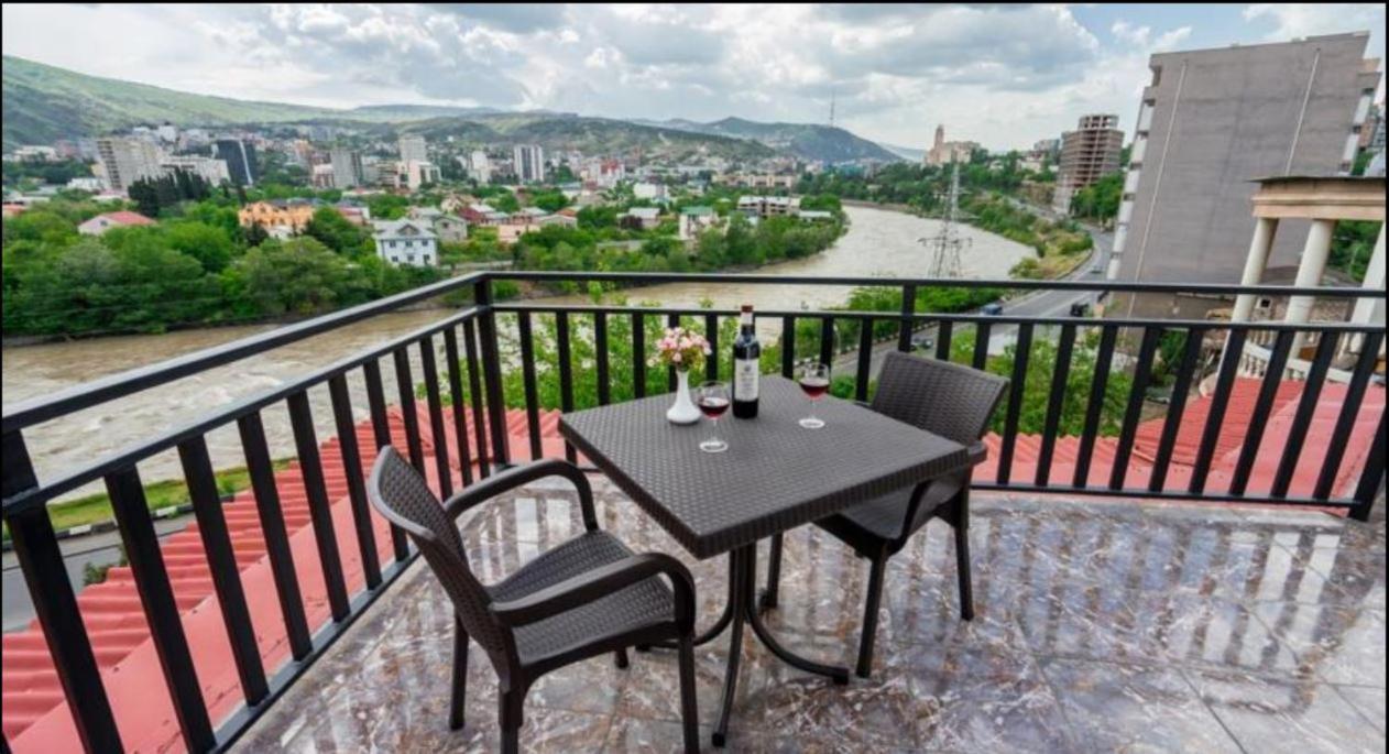 7 Star Bed & Breakfast Tbilisi Exterior photo